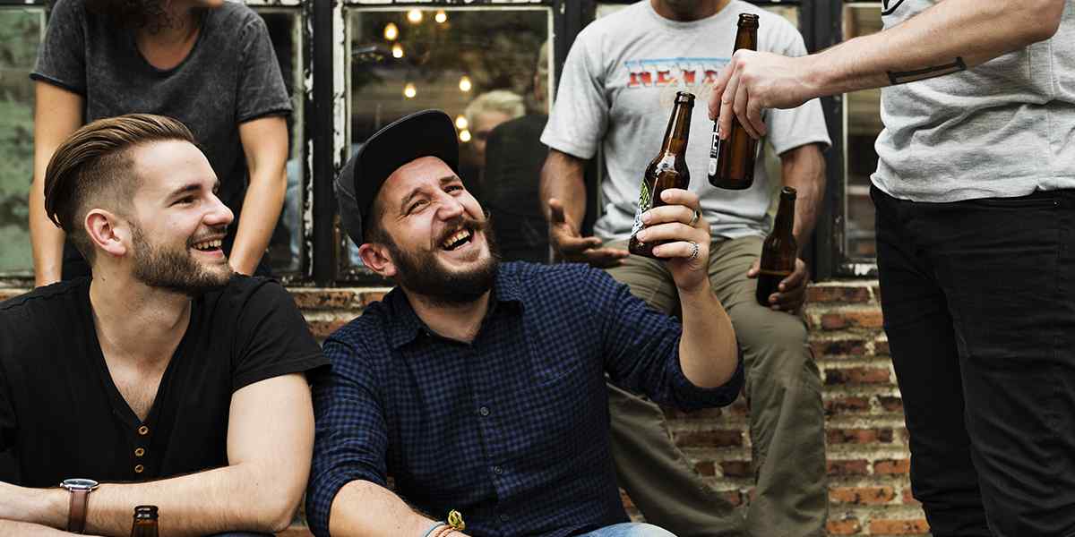 https://dev.thebeeracademy.hu/wp-content/uploads/2017/05/hero_home_beer_02-story-01.jpg